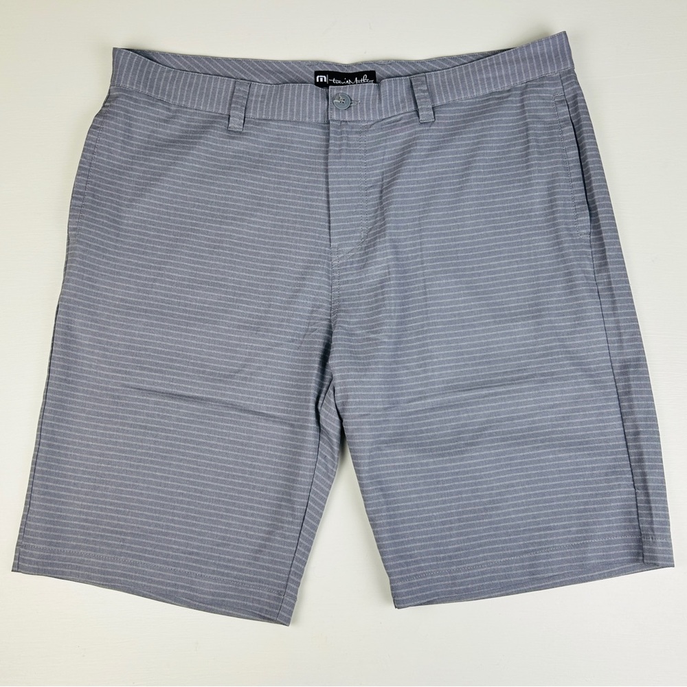 Travis Mathew Golf shorts men's 40 Gray Striped casual flat front golfing shorts